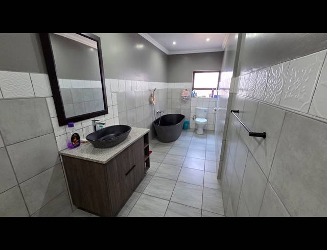 6 BEDROOM HOUSE FOR SALE IN SASOLBURG EXT 23
